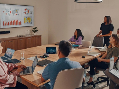 Poly Studio X70: majlislar xonasi uchun VKS tizimi sharhi